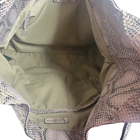 G.I.L.I. Verona hobo in snakeskin embossed print with gold hardware NWOT - Picture 10 of 10